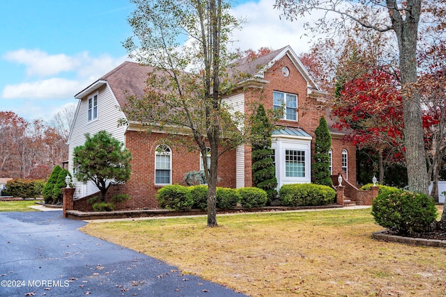 front of property featuring a front yard