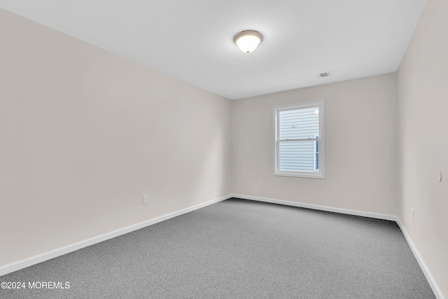 spare room featuring carpet floors