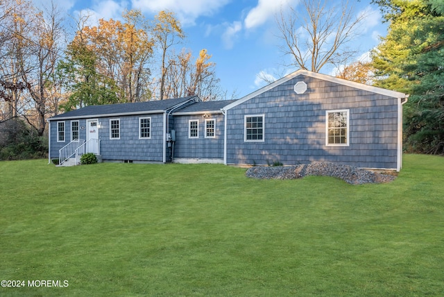 view of front facade featuring a front yard