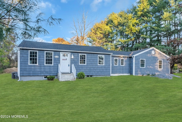 ranch-style house featuring a front yard