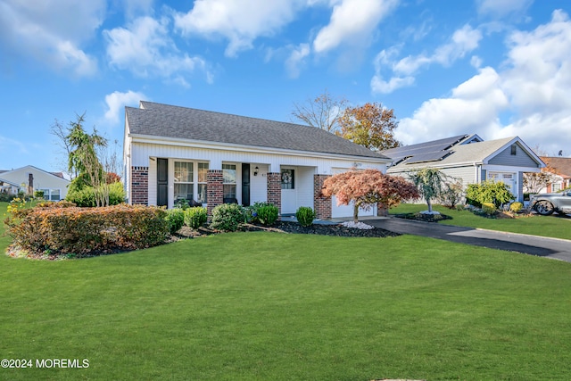 view of front of property featuring a porch, a front yard, and solar panels