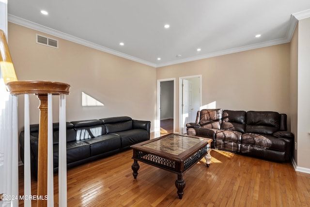 living room featuring light wood-type flooring and crown molding