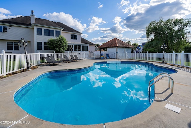 view of swimming pool featuring a patio