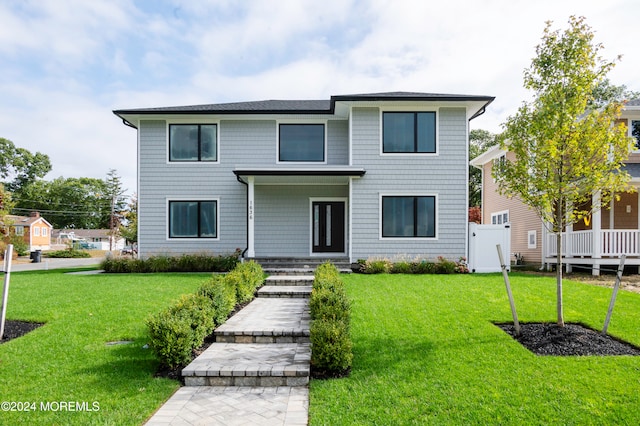 view of front of house featuring a front yard