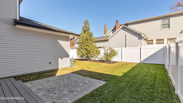 view of yard with a patio