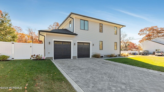 view of front facade featuring a front yard and a garage