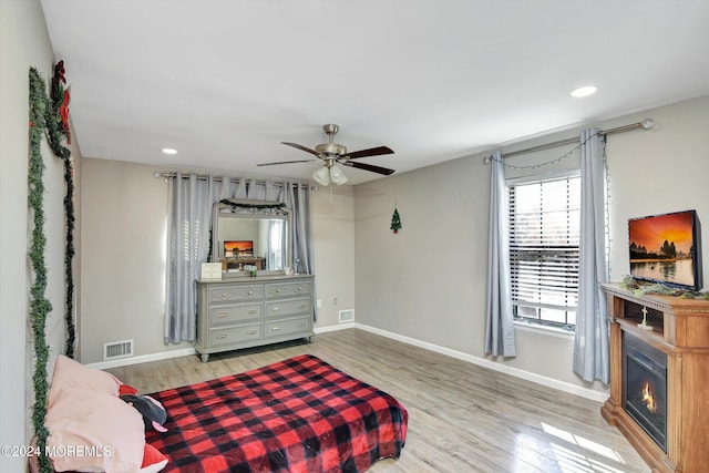 bedroom featuring light hardwood / wood-style floors and ceiling fan