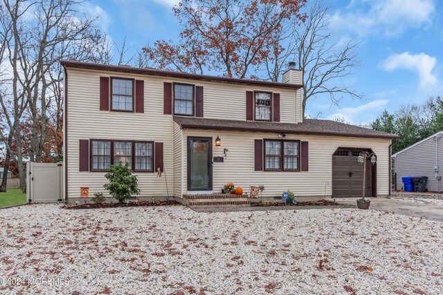 view of front property featuring a garage