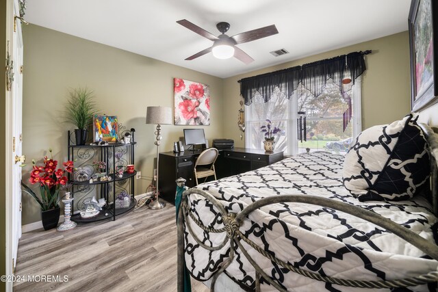 bedroom featuring hardwood / wood-style floors and ceiling fan