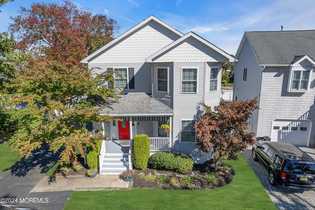 view of front facade with covered porch and a front yard