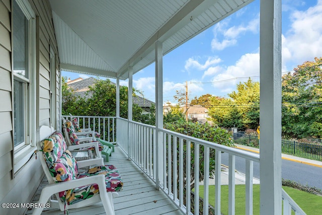 balcony featuring covered porch