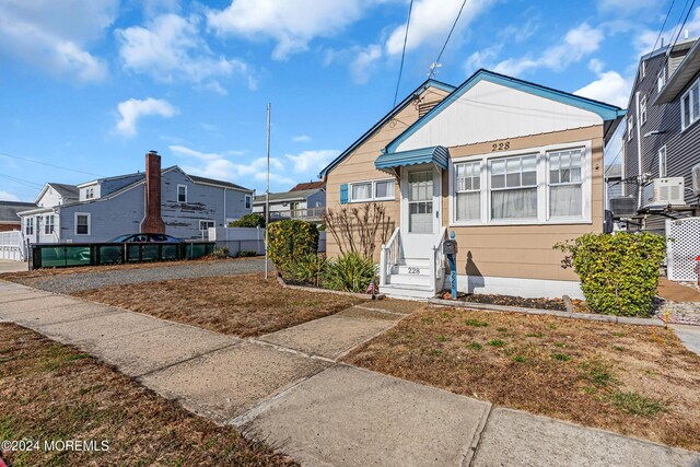 228 Hancock Ave, Seaside Heights, NJ 08751 - view of front facade with entry steps and a residential view