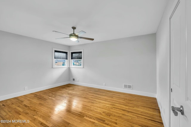 empty room featuring light hardwood / wood-style floors and ceiling fan