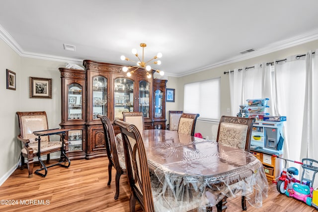 dining room featuring light hardwood / wood-style flooring, a notable chandelier, and crown molding