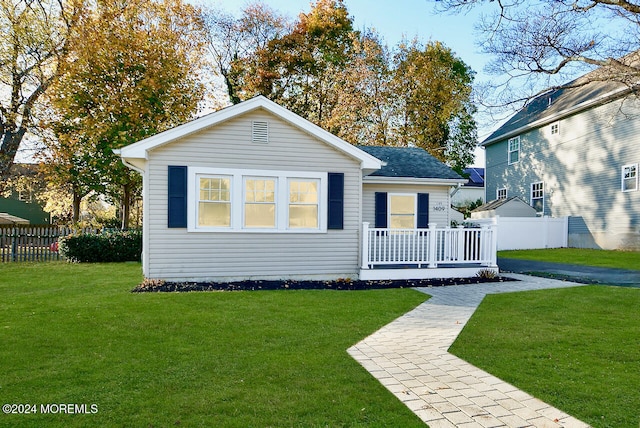 back of house featuring a yard