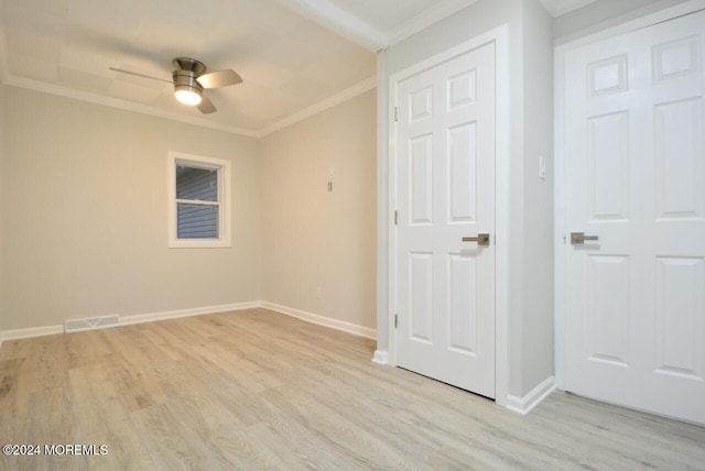 unfurnished bedroom with ceiling fan, crown molding, and light hardwood / wood-style flooring