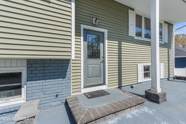 doorway to property featuring covered porch