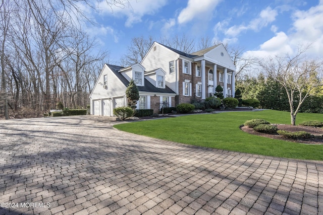 view of front facade featuring a front yard and a garage