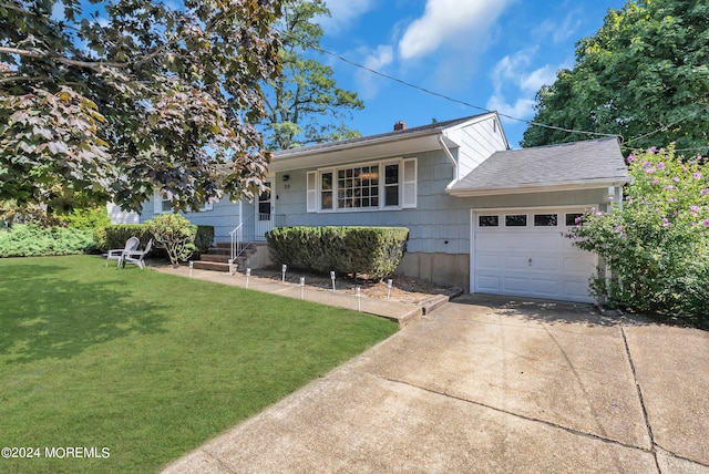 view of front of property featuring a porch, a garage, and a front lawn