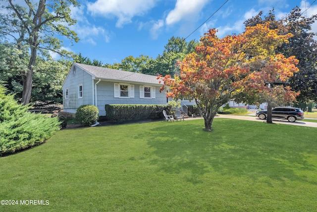 view of front of property with a front lawn