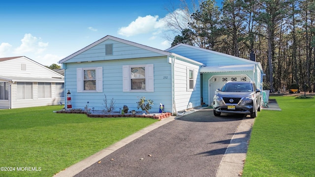 view of front facade featuring a front lawn