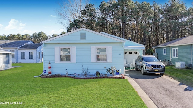 view of front of house with a front lawn and a garage