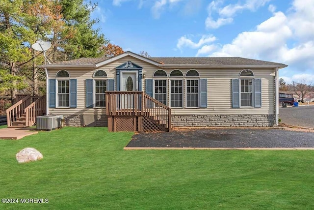 rear view of house featuring a yard