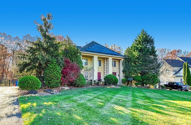 view of front of house featuring a front yard