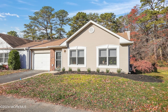 view of front of house featuring a front yard and a garage