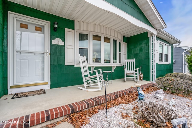 entrance to property featuring covered porch