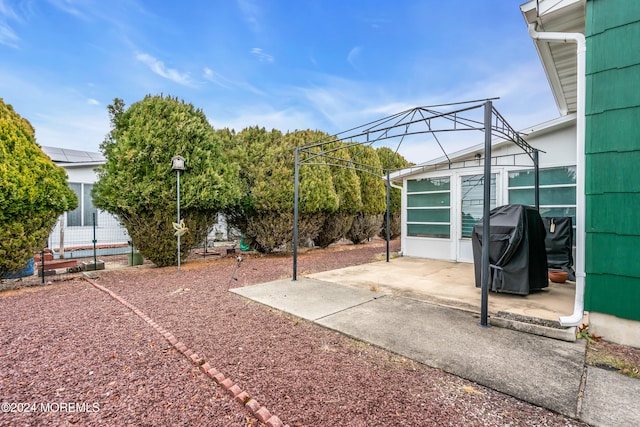 view of yard featuring a patio