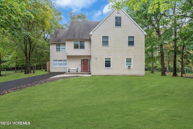 view of front of home featuring a front yard