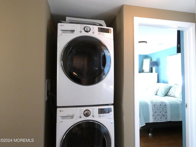 laundry room with stacked washer / drying machine