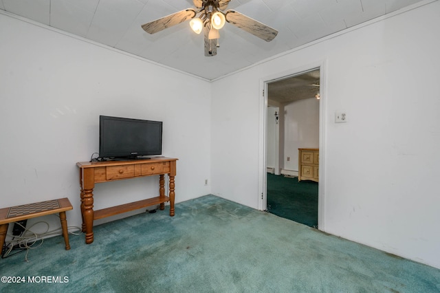 interior space featuring carpet flooring and ceiling fan