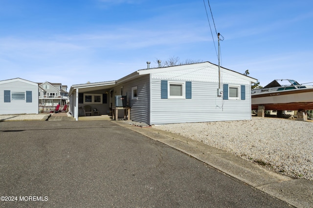 view of front facade with a carport