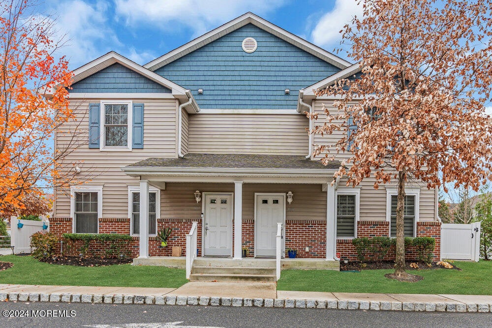 view of front of house with a front yard