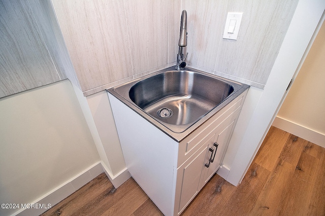 details featuring dark hardwood / wood-style floors and sink