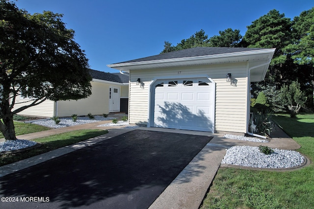 view of front of home with a front lawn and a garage