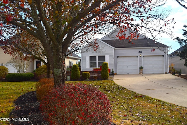 view of front of house featuring a front yard and a garage