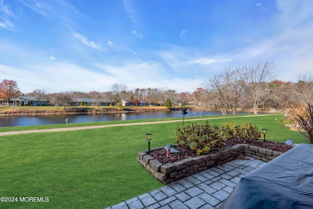 view of yard featuring a water view