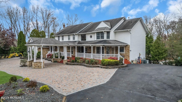 view of front of property featuring a porch