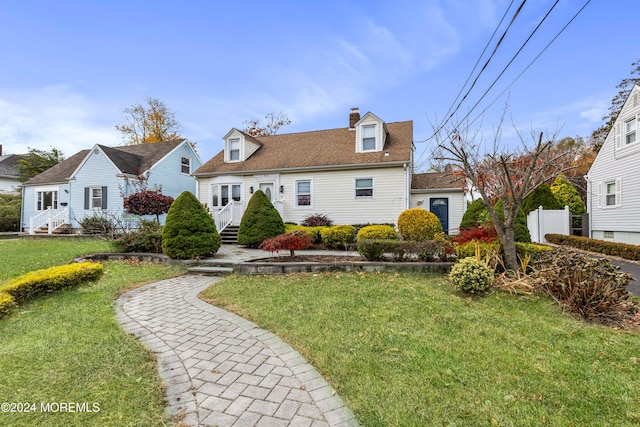 cape cod house featuring a front lawn