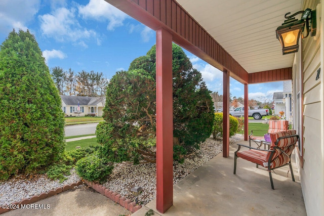 view of patio / terrace with covered porch