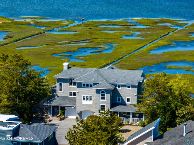 bird's eye view with a water view