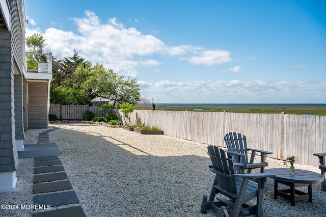 view of yard featuring a water view