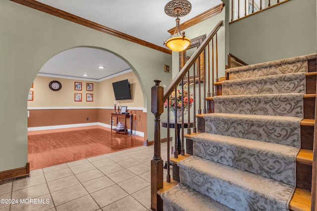 stairway featuring hardwood / wood-style flooring and crown molding