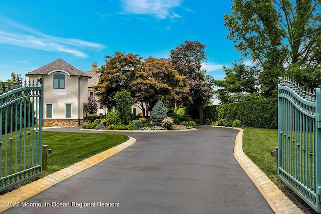 view of front of house with a front lawn