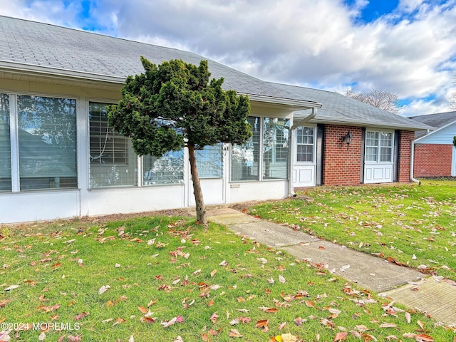 exterior space featuring a yard