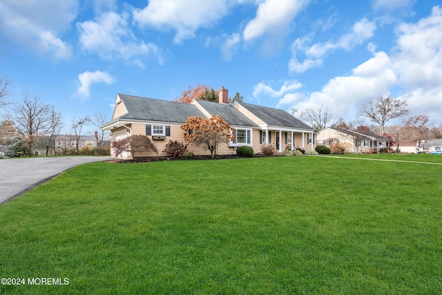 ranch-style house featuring a front yard