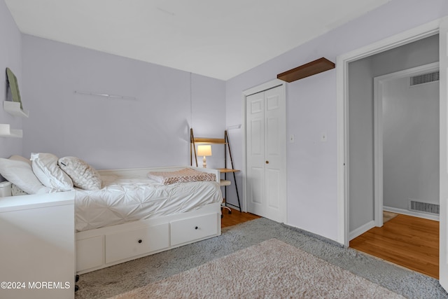 unfurnished bedroom featuring light hardwood / wood-style floors and a closet